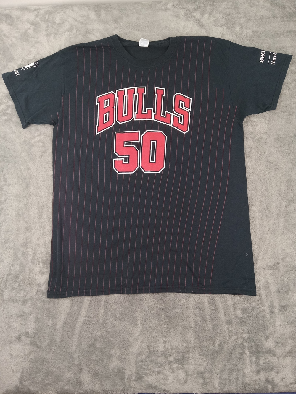Gildan Chicago Bulls 50 Graphic Tee in Black with Red Pinstripes Size Large